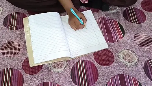 Hintli üniversite öğrencisi üniversite üniforması içinde öğretmenle sikişiyor