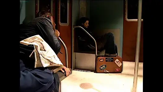 Kristina Black: Genç Bir Esmer Kız Kocaman Bir Kişi Tarafından İyi Sevişildi