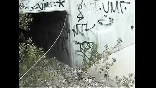 Harika zenci genç kız götünde ağzına boşalana kadar canavar siyah yarağın tadını çıkarıyor