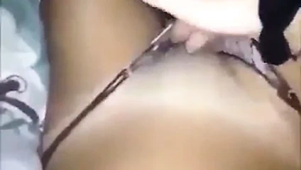 Tahitienne 1 Elle ce doigts