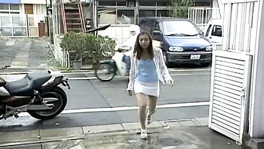 Bu Asyalı orta yaşlı seksi kadın gırtlağına kadar sıcak döl istiyor