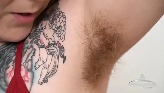 Dövmeli kız için oyuncaklar