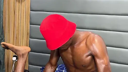 Seksi Twink. Ateşli çikolata adamımızı onu iyi sikmesi için baştan çıkardı.