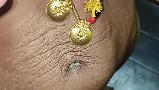 Hintli üvey kız kardeş domaltarak sikişiyor