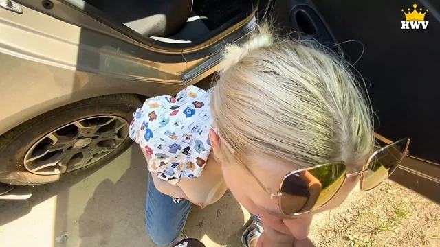 Зрелая милфа забыла взять деньги у мужа, пришлось расплатиться с таксистом киской и минетом в горло.