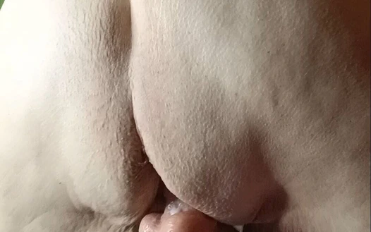 Tüm boşalmalarından tuvalet belgeleri koşuyor