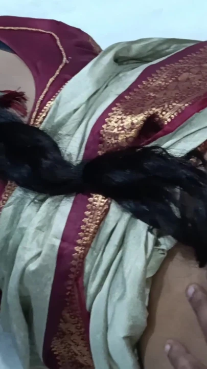 Güçlü an "Vamika üvey erkek kardeşi tarafından domalarak tatmin oluyor"