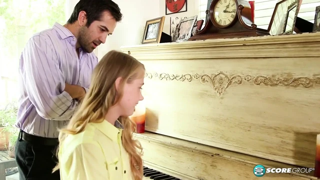 Genç Hannah Hays piyano hocasını sikiyor