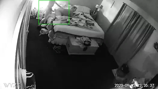 Yatmadan önce etrafta beceriyor