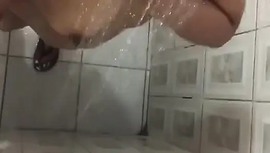 Duştayken gerçekten sürtük oldum