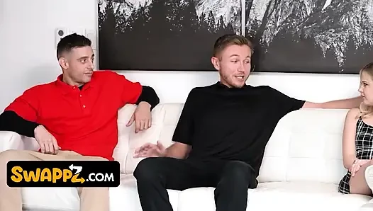 Tombul sarışın Sophia Burns, Coco Lovelock ve Billy Boston vahşi grup sikişinde