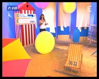 Charlotte Gomez  Decrochez vos vacances 18 08 2007 Decollete