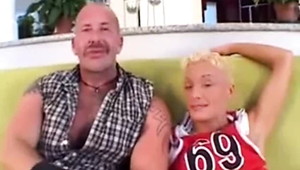 eski ayı verir seksi twink bir çift anal egzersiz