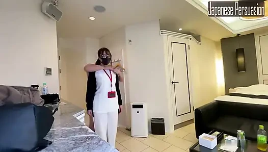 Ünlü gyaru hemşire hastanede, derin gırtlak zevki tekrarlanan doruğa ve dölleme bitirmeye yol açıyor