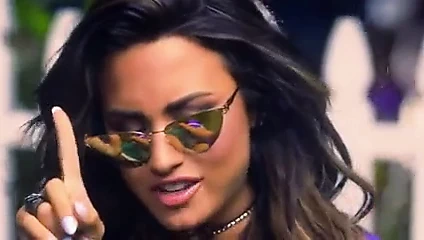 Demi lovato clip üzgün değil