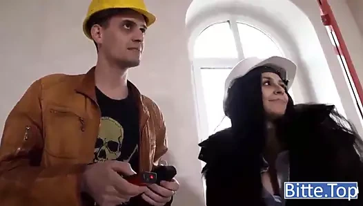 Brunette hundin ficken mit arbeiter