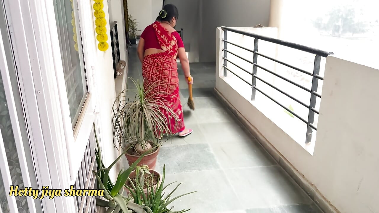 Ghar me kam karane wali maid ko malik ne choda