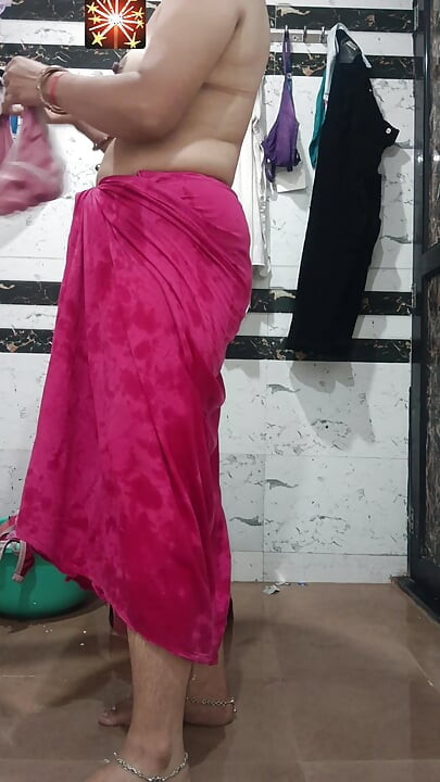 Priya bhabi seksi banyo gösterisi