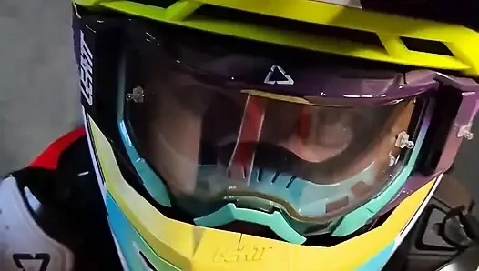 Moto vitesini giyerken erkek arkadaşımı tatlı bir şekilde emdim