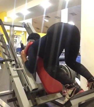 Büyük şişman sulu kafkas ganimet at the spor salonu kavkaz sürtük