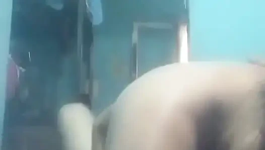 Önden bakan kovboy kız: her saksoda zevk