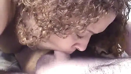 Fileli obez kadın gözlüklü bir iş tarafından yarak alıyor