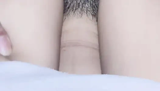 Genç üvey kız kardeş her zaman flört ediyor