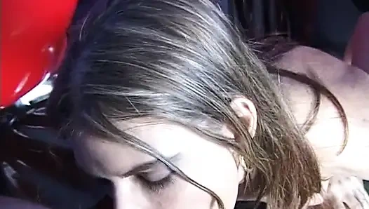 Sevimli sürtük bakış açısıyla yarak emiyor