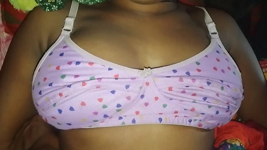 Telugu ateşli teyzelerin göğüsleri sert sikişiyor ve bastırıyor