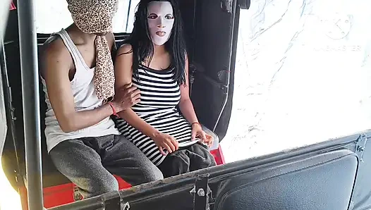 Sezon 174. Amisha üvey kız kardeş erkek arkadaşıyla e-çekçek içinde sikişiyor