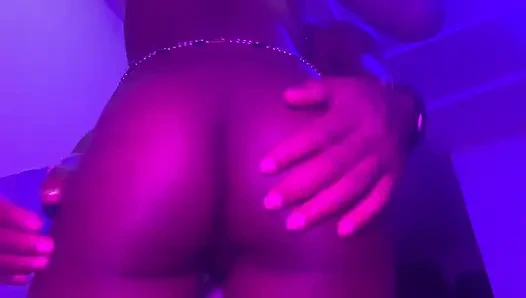 Seksi dans balon götlü genç bakış açısıyla azdırıyor