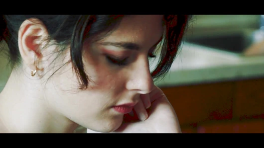 Yaşlı macdonald'ın bir çiftliği vardı ve bir genç 3 domuzdan süt alıyor