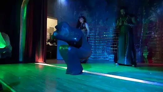 Philadelphia'nın şeytani top ve bdsm performansı