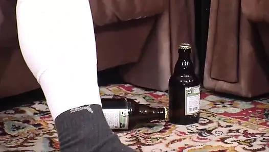 Büyük memeli sarışın orta yaşlı seksi kadın yarak emiyor amcık sikiyor ağzına döl yalıyor