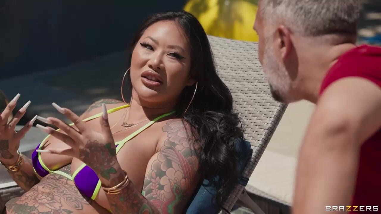 Eski evli kadın yeni kız arkadaşı Connie Perignon ile sikişirken yakalandı, Emma Magnolia Brazzers