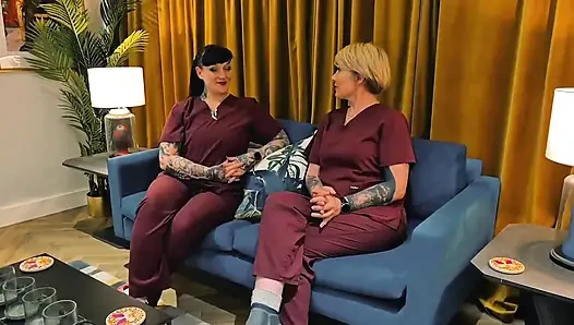 Alternatif terapi kliniği dizisi vibratör, dildo ve yarak açgözlü bir kız için baston kombinasyonu