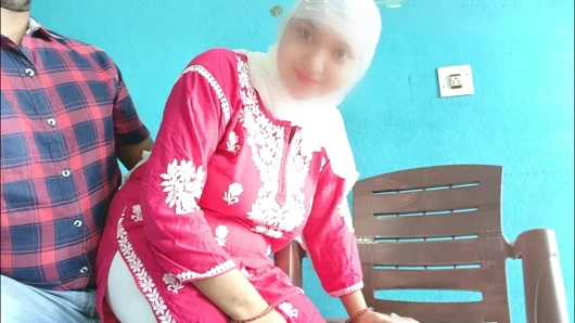 Müslüman genç kız iş almak için röportajda patronuyla ilk kez sikiliyor, desi xxxx Hintçe sesli seks hd porno