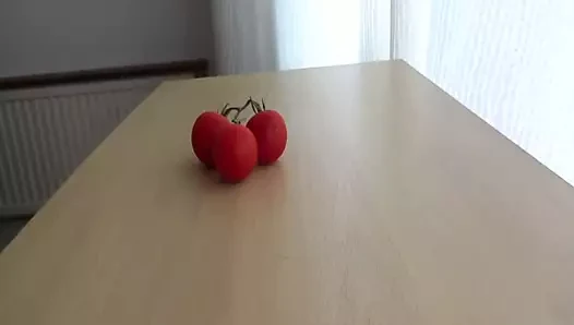 Yemeğe boşalma - domates