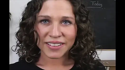 Utangaç lezbiyen dominatrix olur! Arkadaşı panikledi