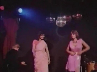 dokunmak ister misin? - eski kıllı striptizciler