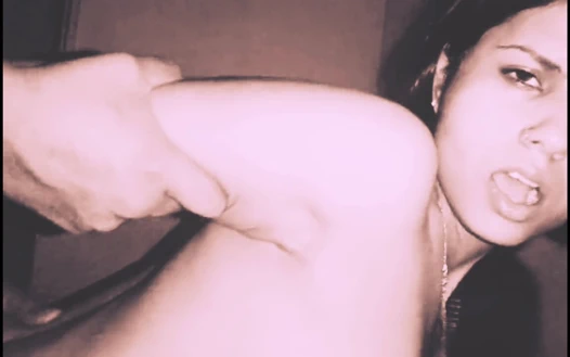 Latika domaltmalı seksi ifade yüzü sert