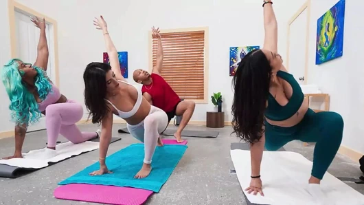 Huzurlu yoga amcığı. Tru Kait - Brazzers