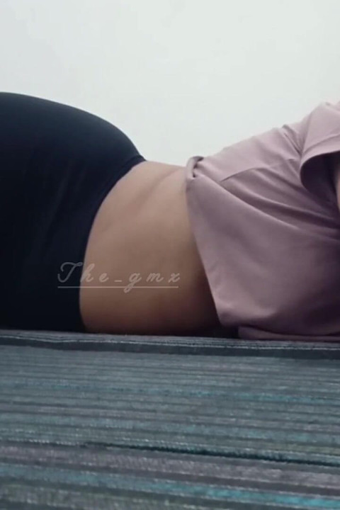 Güzel büyük götlü üvey kız kardeş geceleri dinlenirken amını parmaklıyor. En iyi Desi Müslüman kız masterbation videosu