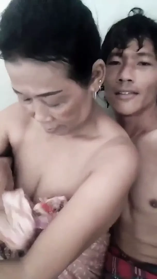 Mas Murono Mampir Rumah Simbah Demi Konten Nakal