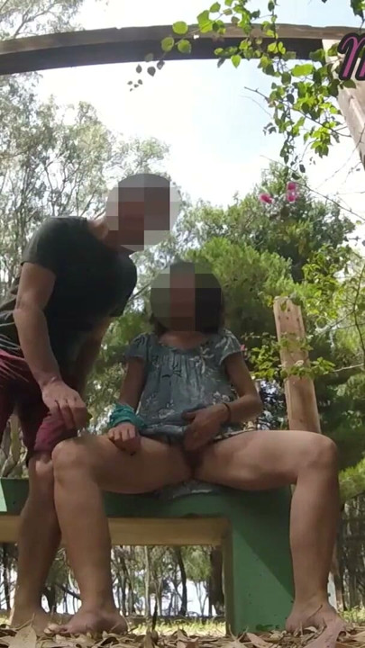 Am gösterme - Parkta bir yabancı beni yakaladı ve boşalmama yardım etti | Klip 1