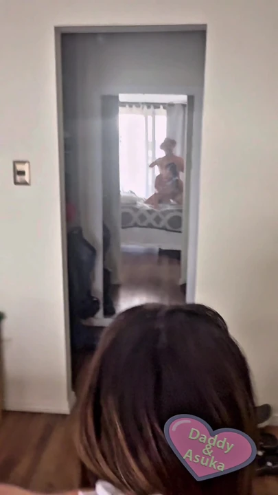 Sevimli ve seksi Kawaii kız babası tarafından sikiliyor ve her damlayı yutuyor | Klip 2