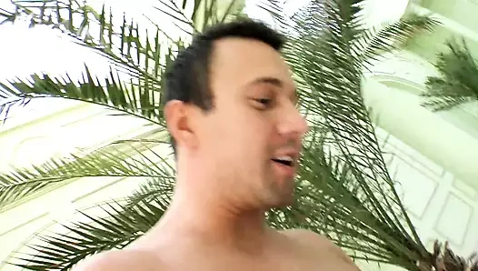 Ginna Brigitta ve Lia Fire seksi bir dörtlü grup seks yapıyor!