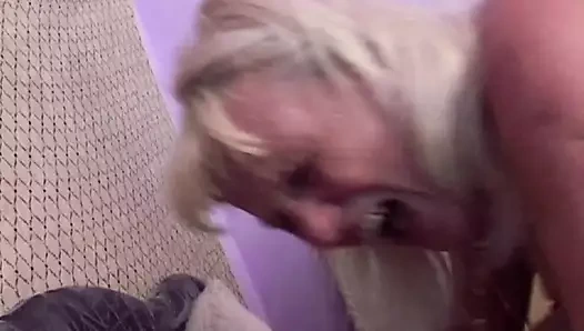 Olgun 4 sevgili - azgın kaltak sert bir horoz emmek, sonra sürmek