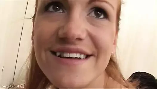 Annie onu babalar arkadaşını baştan çıkarır