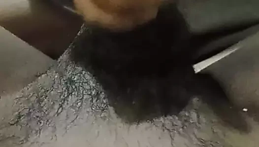 Viral olan şey, Malezyalı karısının bahçıvanı sikmesidir